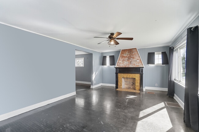 Photo - 610 Salisbury Rd