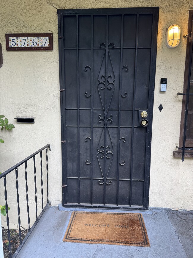 Building Photo - 5767 San Vicente Blvd Unit 5767