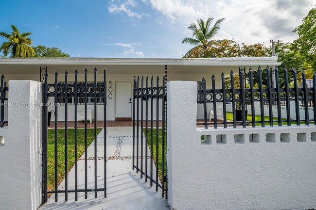 Photo - 510 NE 66th St Unidad 1