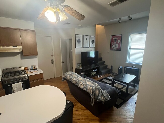 One bed, duplex in Lakeview, Pet friendly!! - One bed, duplex in Lakeview, Pet friendly!! Apartment Unit 2R