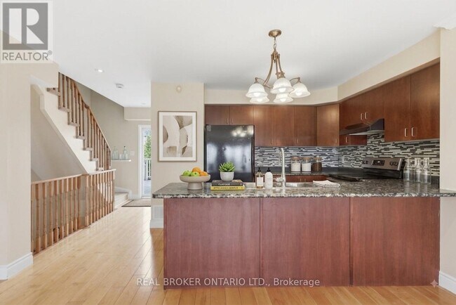 Photo - 3985 Eglinton Ave W
