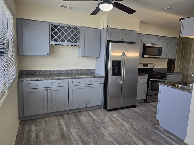 Building Photo - 9937 S Cicero Ave Rental
