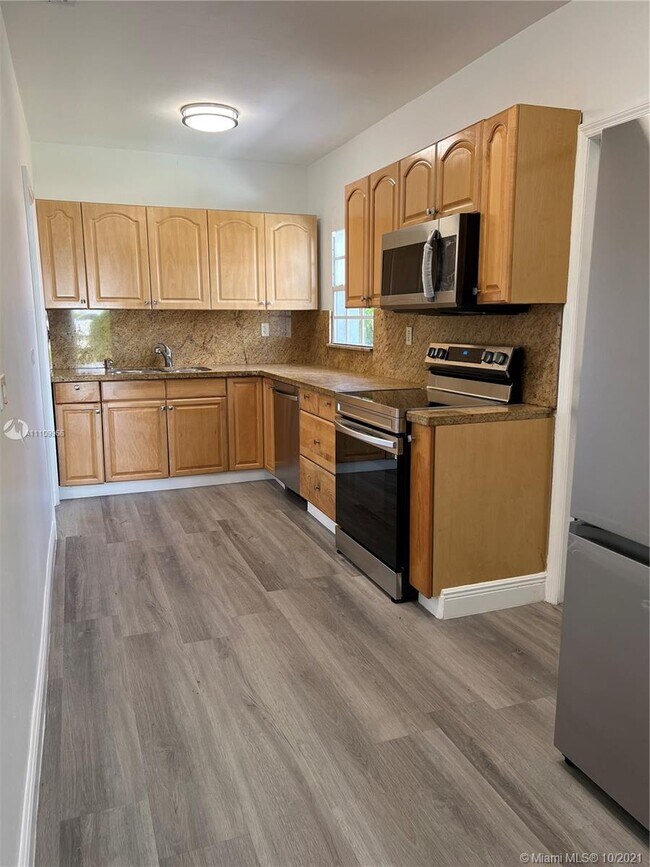 Photo - 2048 NE 183rd St