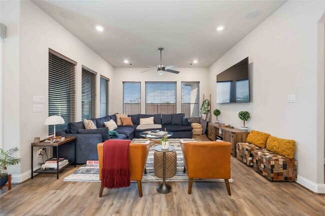 Photo - 5622 Vintage Oaks Ln