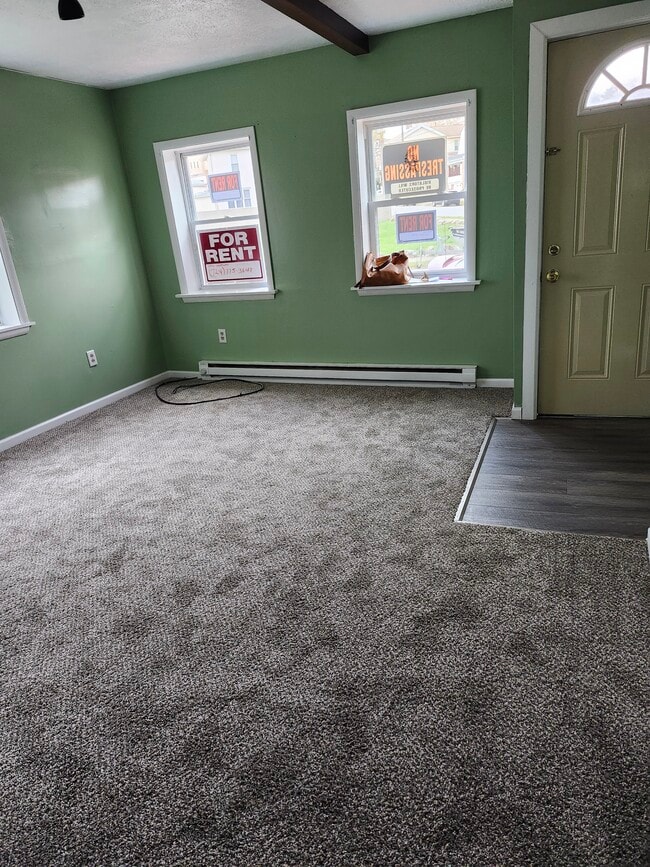 Livingroom - 1052 3rd Ave Unit Bottom Floor