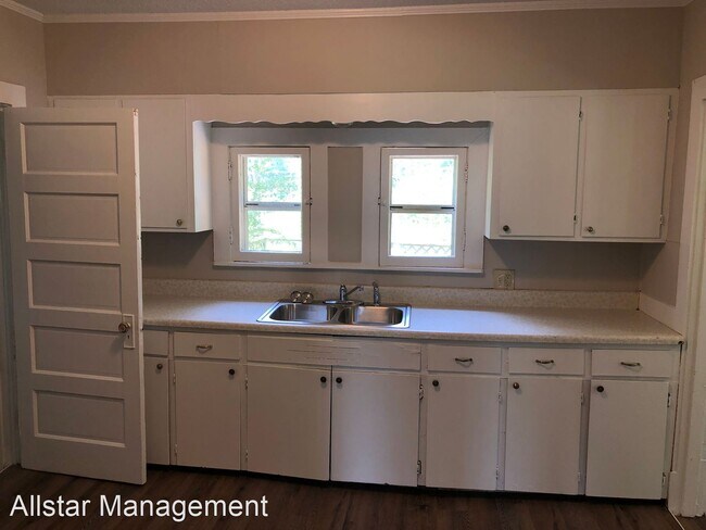 Photo - 3 br, 1 bath House - 495 Woodruff St,