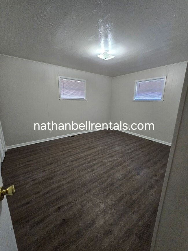 Photo - Single-Family Home: 4 bed, 2 bath