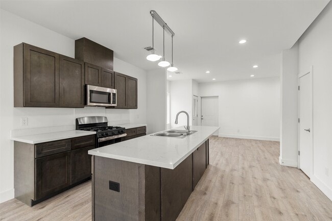 Photo - 2202 Wavell St