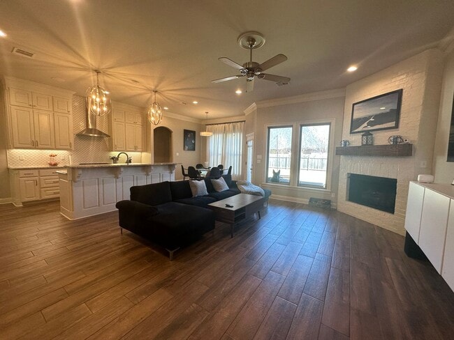Photo - Gorgeous Updated 3 Bedroom Home - Only 5 years Old!