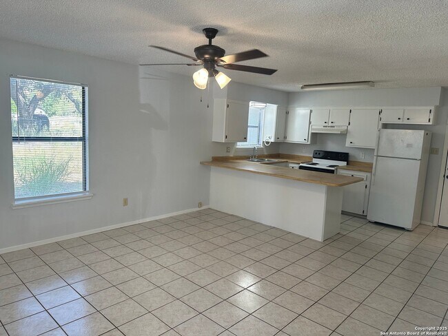 Photo - 401 W Adams St