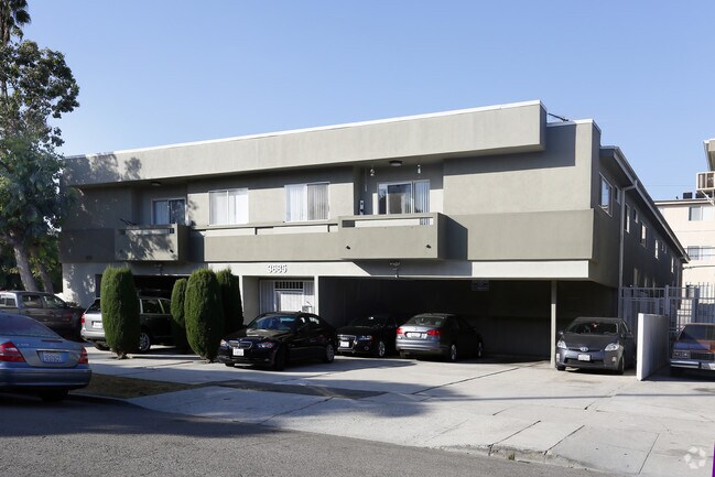 3685 Jasmine Ave