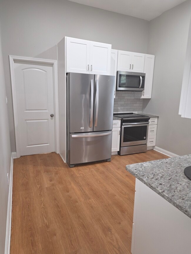 Kitchen (angle 2) - 1700 Linden Ave Unidad 1