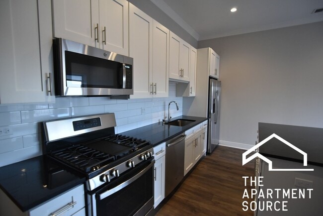 Photo - 927 W Irving Park Rd Unit 205