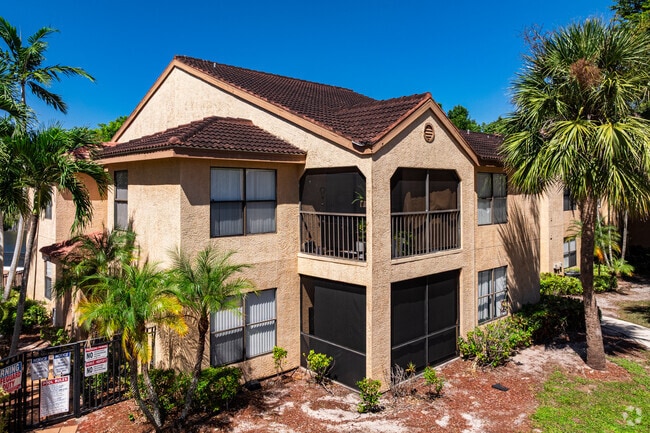 Building Photo - Oasis Naples