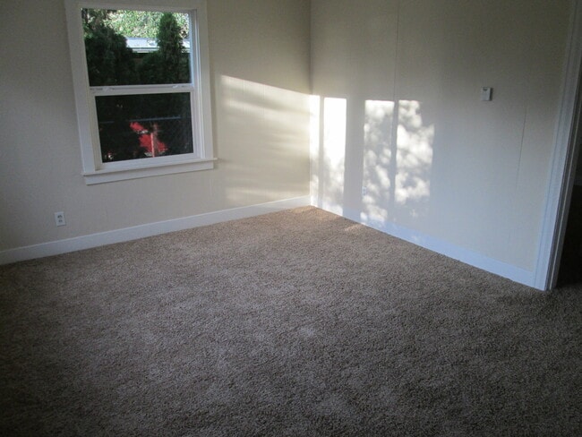 Photo - 715 Owens St