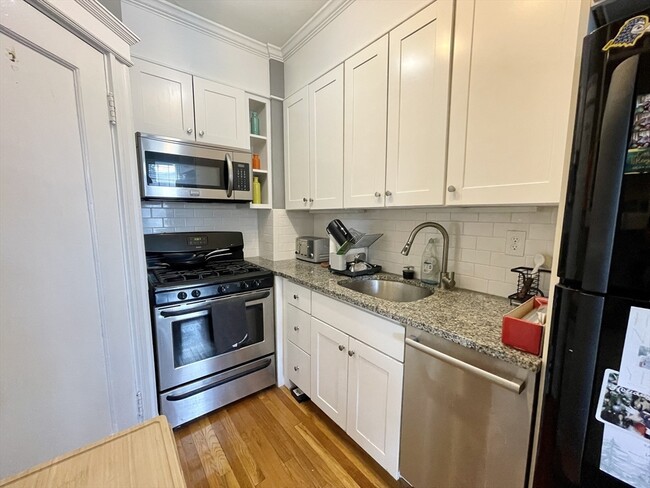 Building Photo - 1 Crawford St Unit #9