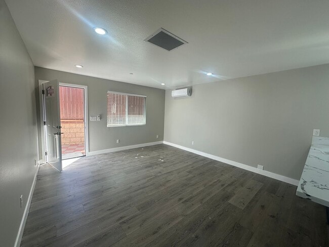 Photo - Randolph 8335/8337 Unit ADU