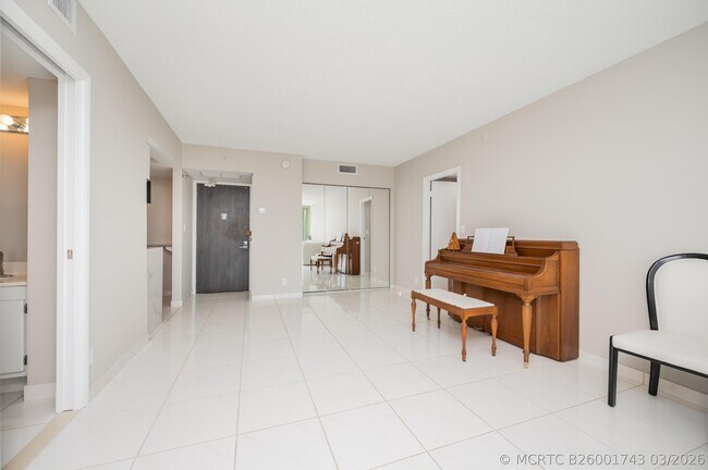 Photo - 20335 W Country Club Dr Unit 1704