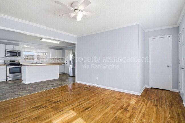 Photo - 105 Maxwell Dr