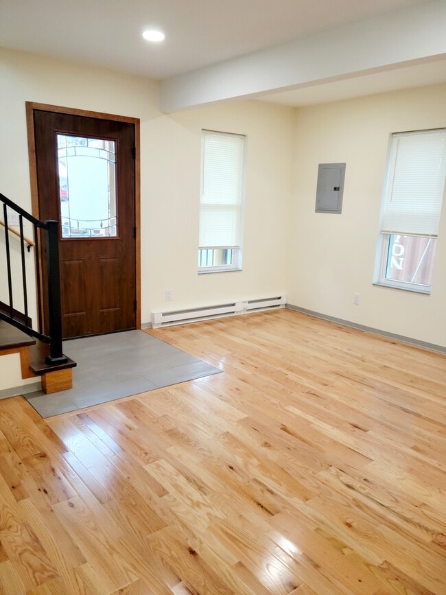 Entrance/living room area - 6735 Henry Rd Unit Apt. 1