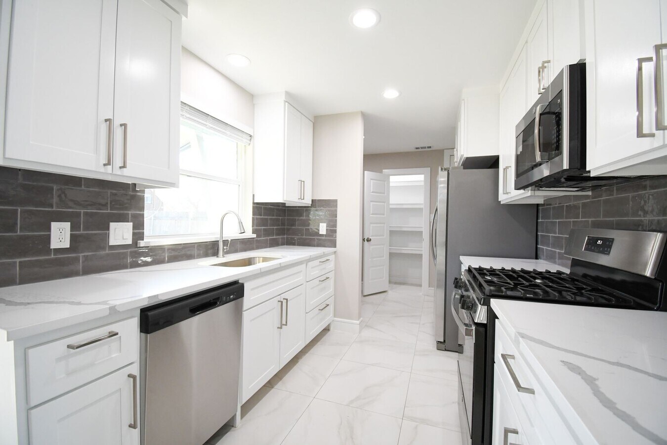 NEWLY REMODELED 4 bedroom - NEWLY REMODELED 4 bedroom House