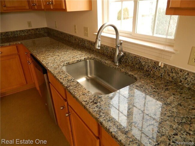 Photo - 1079 Alameda Blvd