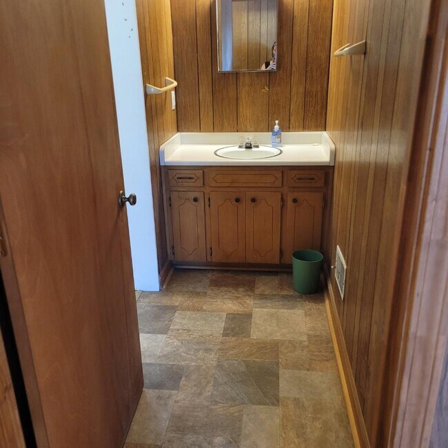 Photo - 809 Church St