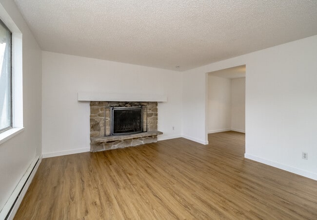 Photo - 13314 86 Ave E Unit B