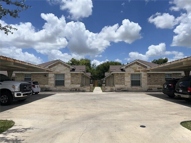 Building Photo - 307 W Albatross Ave Unit C Rental