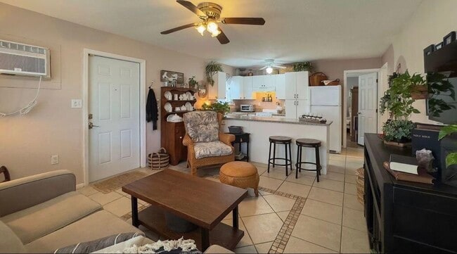Building Photo - 902 NE 34th St Unit Stylish 1BR w/ Private Patio
