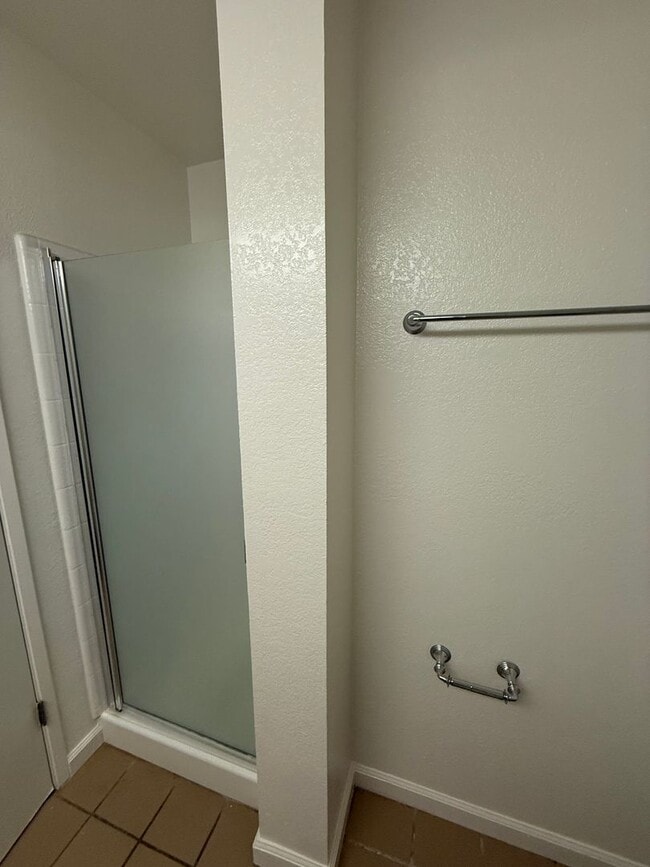 Photo - 2 BEDROOM TOWNHOUSE