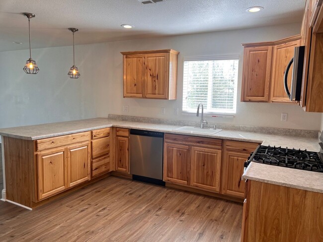 Photo - 3 Bedroom Home With Large Backyard on West Side