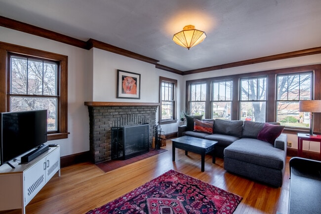 Building Photo - 4702 Lyndale Ave S Unit Arts & Crafts Duplex