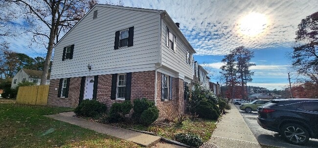 Photo - 1047 Old Denbigh Blvd