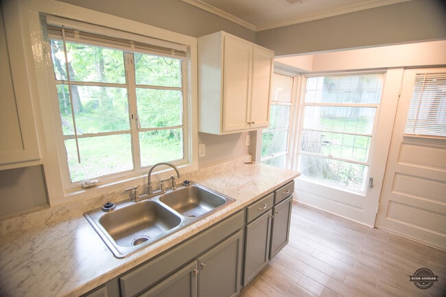 beautiful natural lighting - 2483 Harvard Ave Townhome