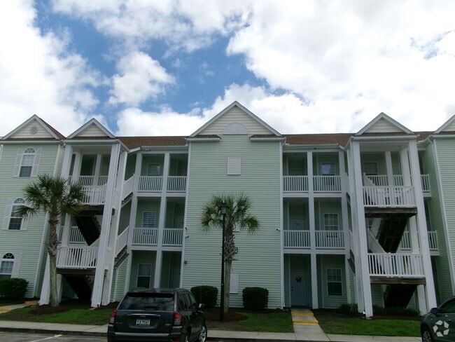 Building Photo - 3 bedroom, 2 bath condo located in Fountai... Unit 204