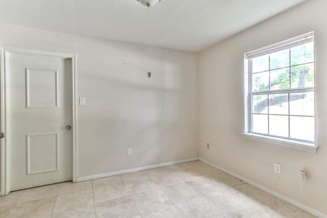 Building Photo - 3839 Sun Valley Dr Rental