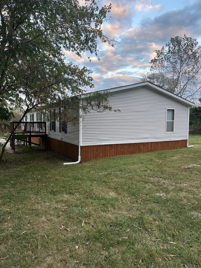 Photo - 888 Schaper Rd