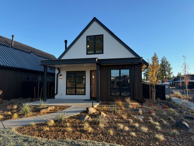 Building Photo - Cottage in Discovery West Rental