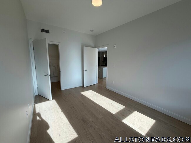 Photo - 55 Brighton Ave Unidad 203