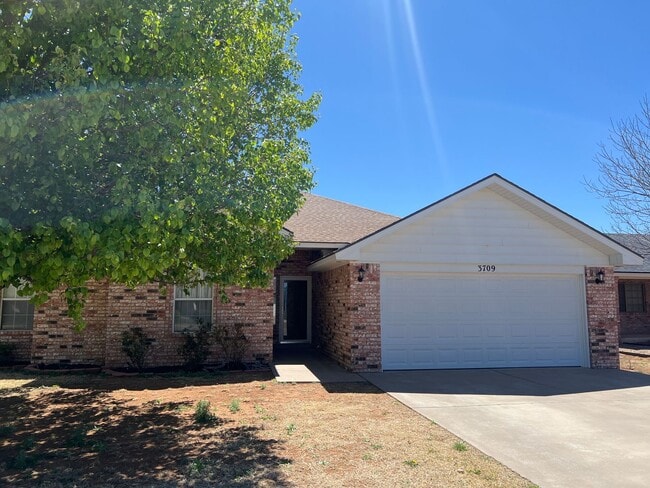 Photo - 3709 Benjamin Davis Dr