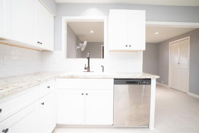 Photo - 5821 W Sunforest Dr