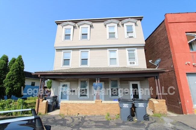 Building Photo - 426 1/2 South Poplar Street - 4 Rental