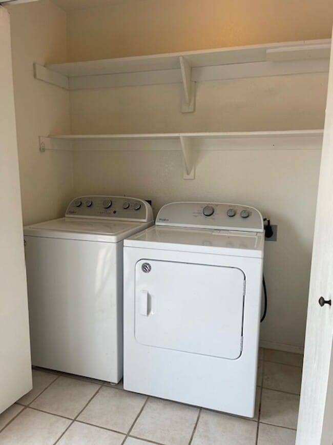 Photo - Small home with all appliances!