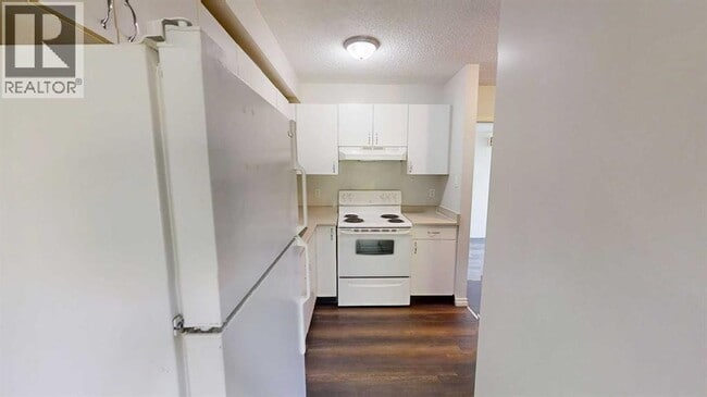 Photo - 5117-5144 44 St