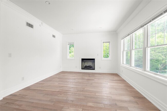 Photo - 22 Sagamore Hill Dr Unit 1B