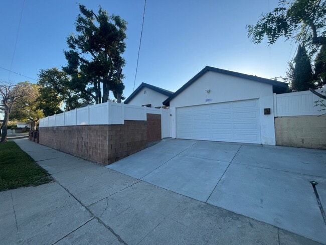 Building Photo - Stunning 3-Bedroom Single-Story ADU in Granada Hills!