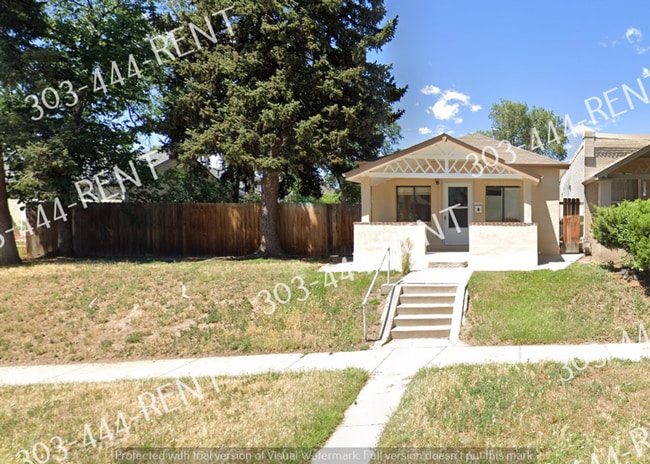 Building Photo - Perfect location for a 2 bedroom-1 bathroom house!