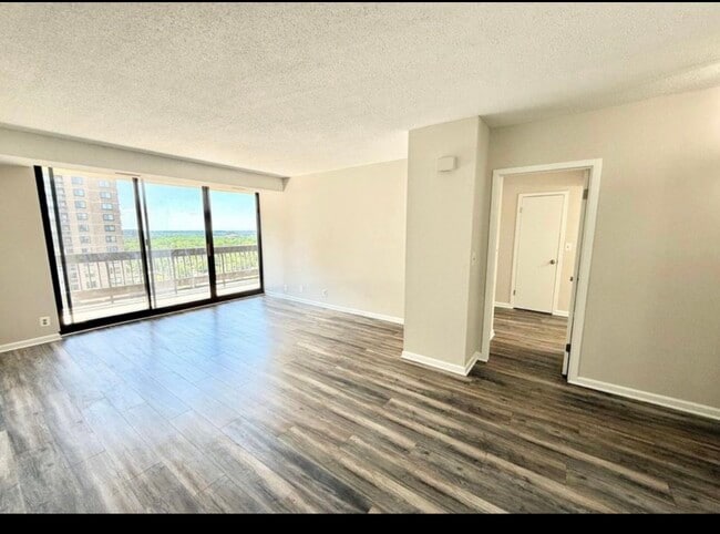 Building Photo - 5505 Seminary Rd Unit 1516N Rental