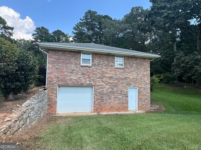 Photo - 215 Old Oxford Rd